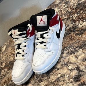 Jordan 1 Mid